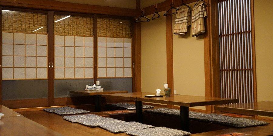 Un interno tipico delle Izakaya
